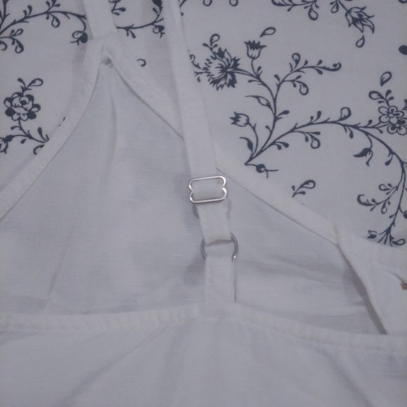 Dex White Linen Tank Top with Beige Buttons - Picture 4 of 5